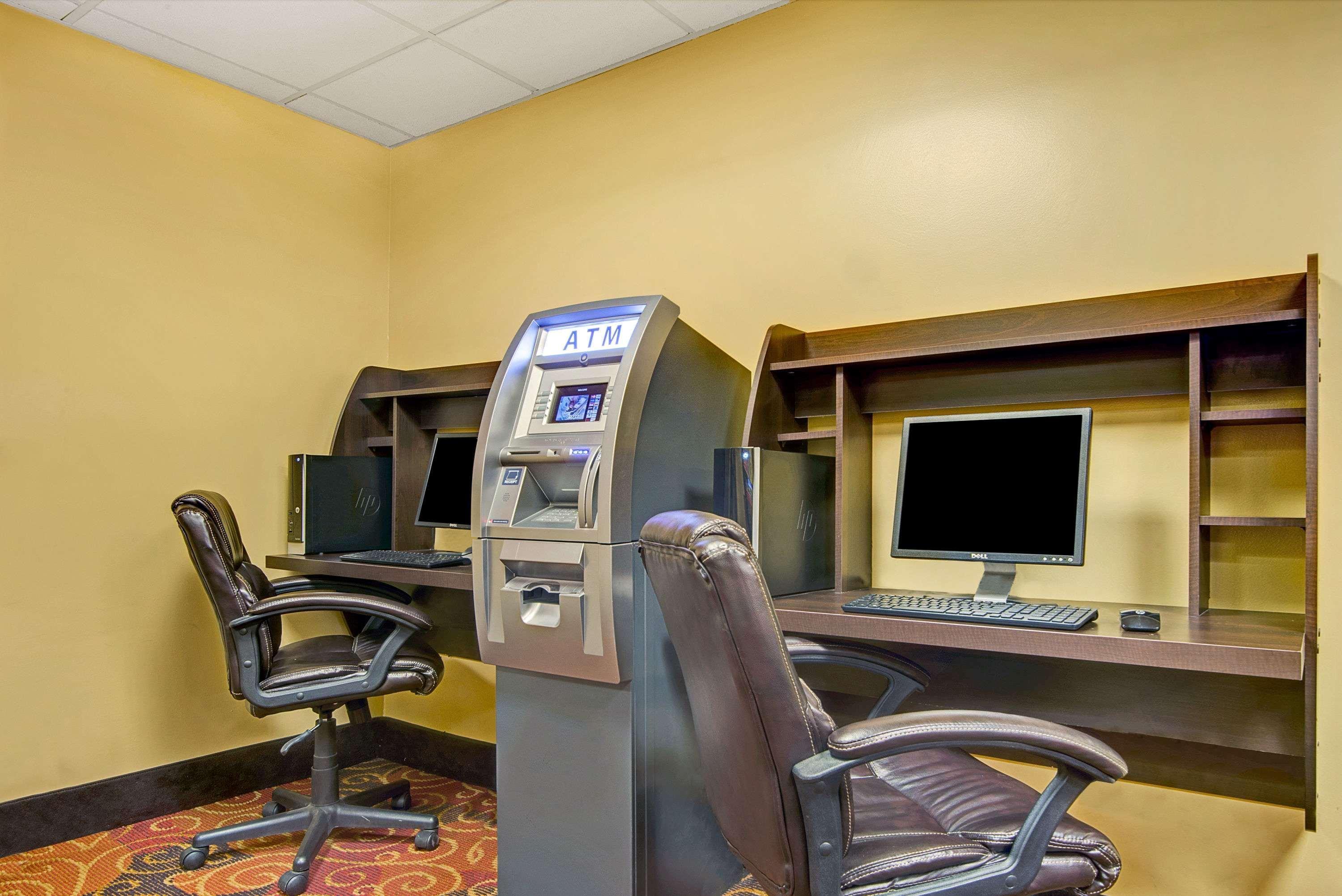 Super 8 By Wyndham Stamford/New York City Area Экстерьер фото